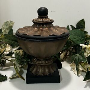Antique Look Composite Bowl Urn On A Stand W/ Lid 8.5” Gold-tone Victorian Style